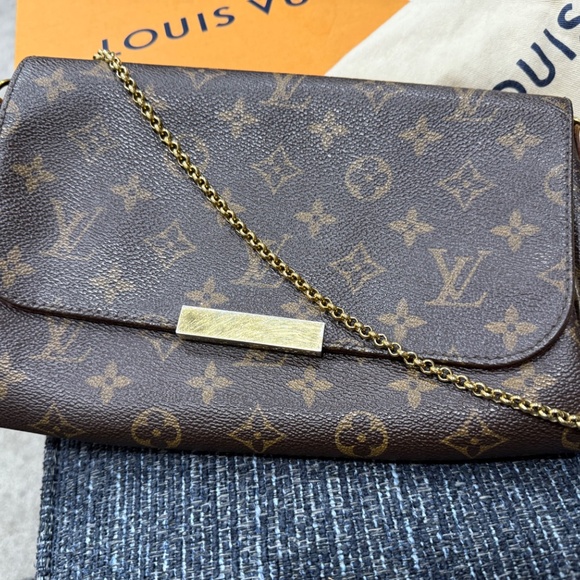 Louis Vuitton Monogram Favorite MM - Picture 5 of 15